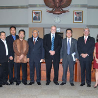 ICNND Co-chair Prof Gareth Evans with members of Commission 1 (Foreign Affairs, Defence and Intelligence), Indonesian Parliament